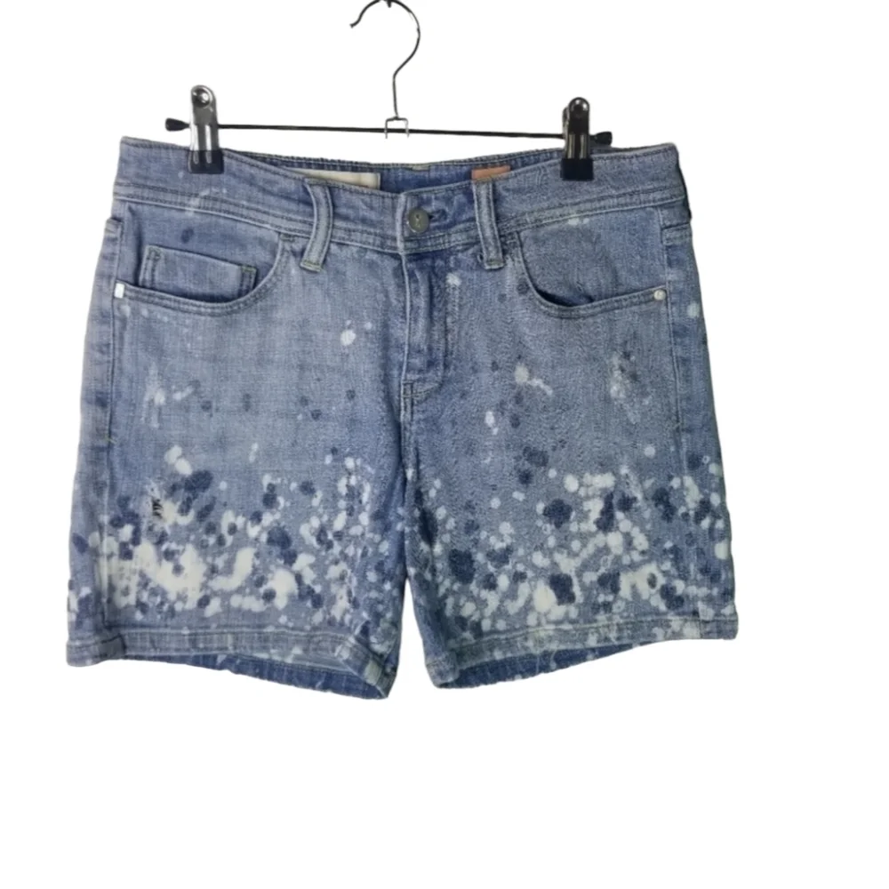 Pilcro anthropologie light wash bleacb splatter jean shorts - Picture 4 of 13